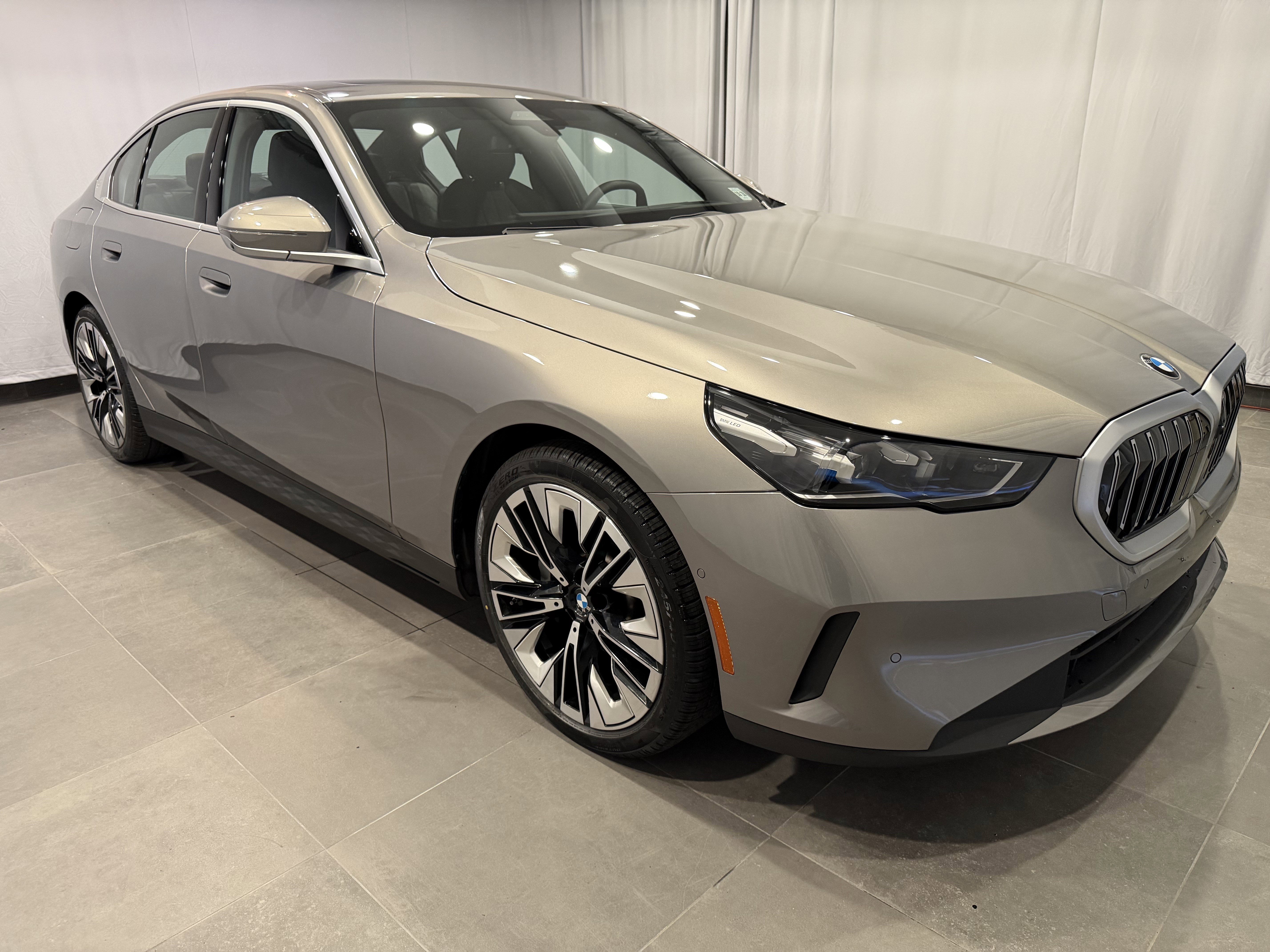 Certified 2024 BMW 530i xDrive w/ Premium Package image 3