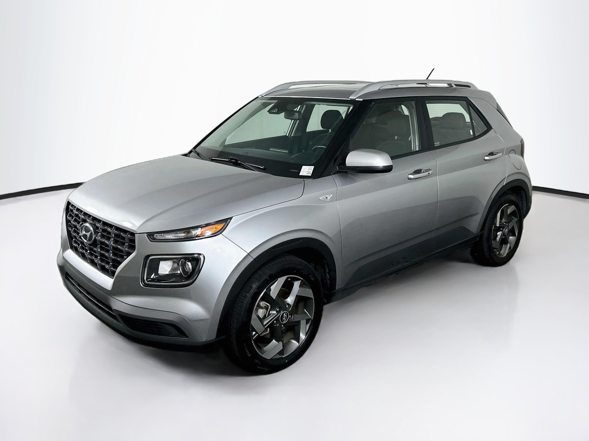 Used 2025 Hyundai Venue SEL FWD image 3