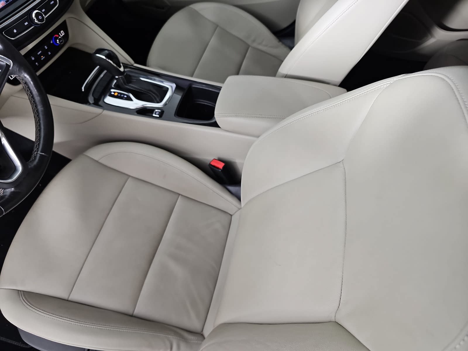 Used 2018 Buick Regal Essence w/ Driver Confidence Package #1 FWD image 14