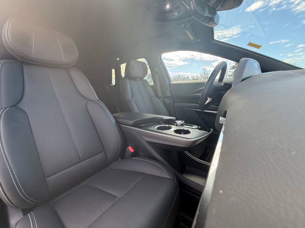Certified 2024 Cadillac Lyriq Luxury w/ LPO, Floor Liner Package image 32
