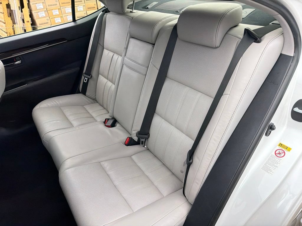 Used 2016 Lexus ES 350 w/ Luxury Package w/Wood Trim FWD image 21