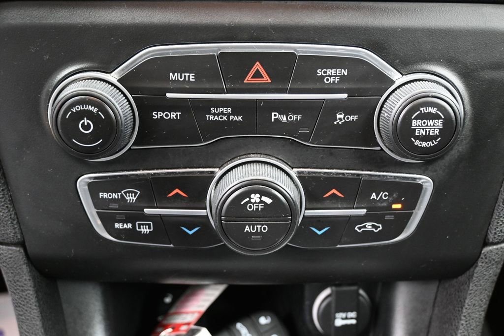 Used 2019 Dodge Charger SXT AWD/4WD image 27