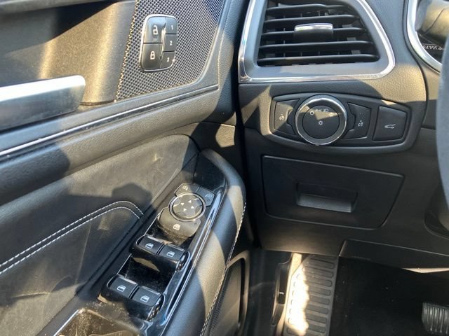 Used 2017 Ford Edge Titanium w/ Equipment Group 301A FWD image 16