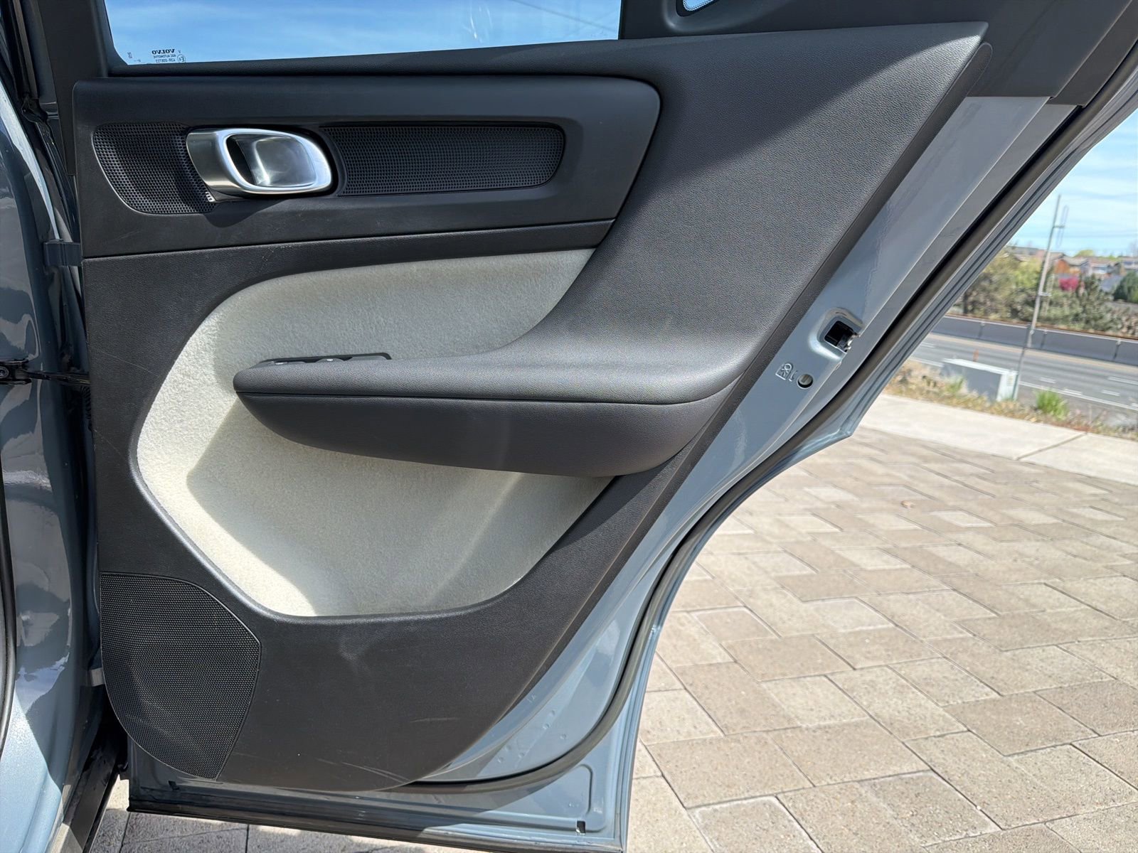 Used 2023 Volvo XC40 B5 Plus w/ Protection Package Premier image 23