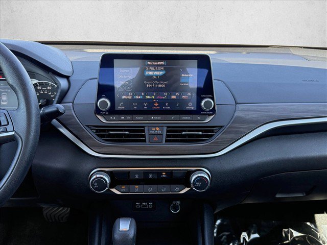 Used 2025 Nissan Altima 2.5 SV FWD image 17