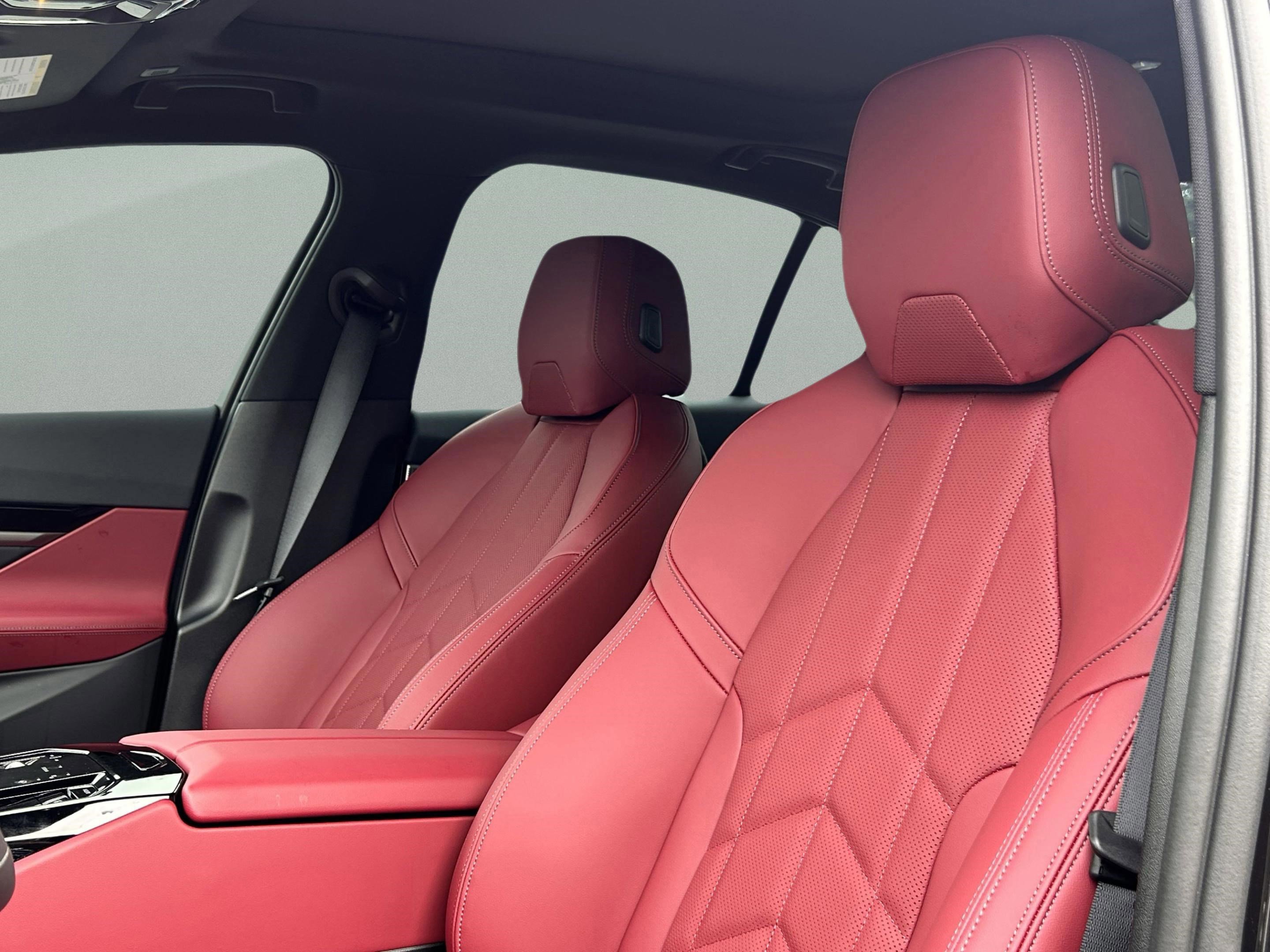 Used 2025 BMW 530i xDrive 530i xDrive w/ M Sport Package image 24