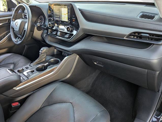Used 2021 Toyota Highlander Limited image 21
