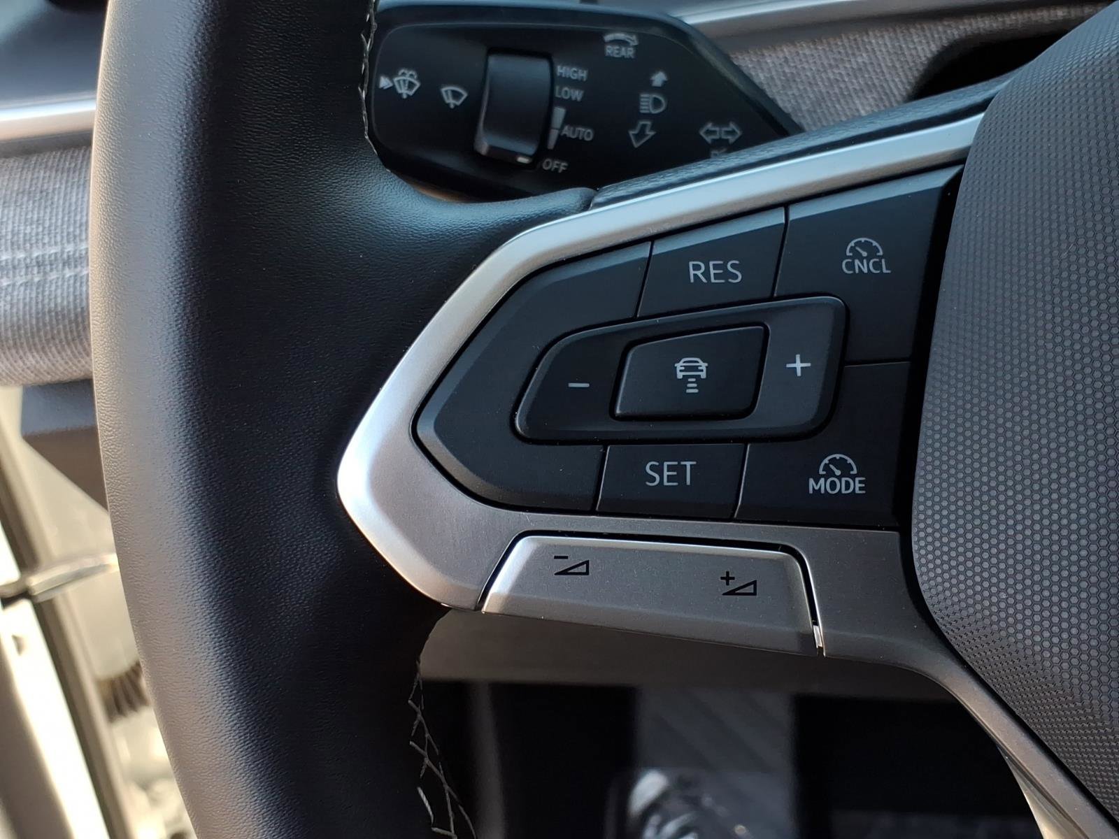 Certified 2025 Volkswagen Tiguan S FWD image 32