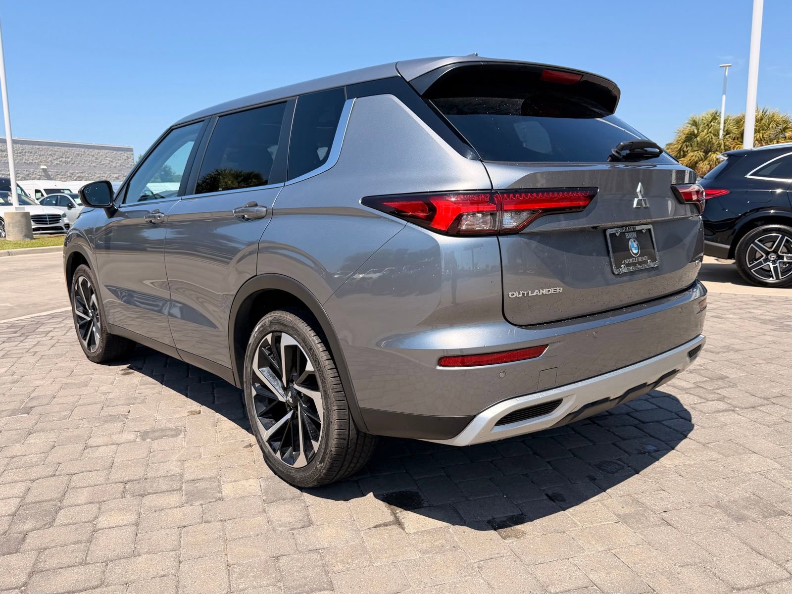 Used 2024 Mitsubishi Outlander AWD image 11