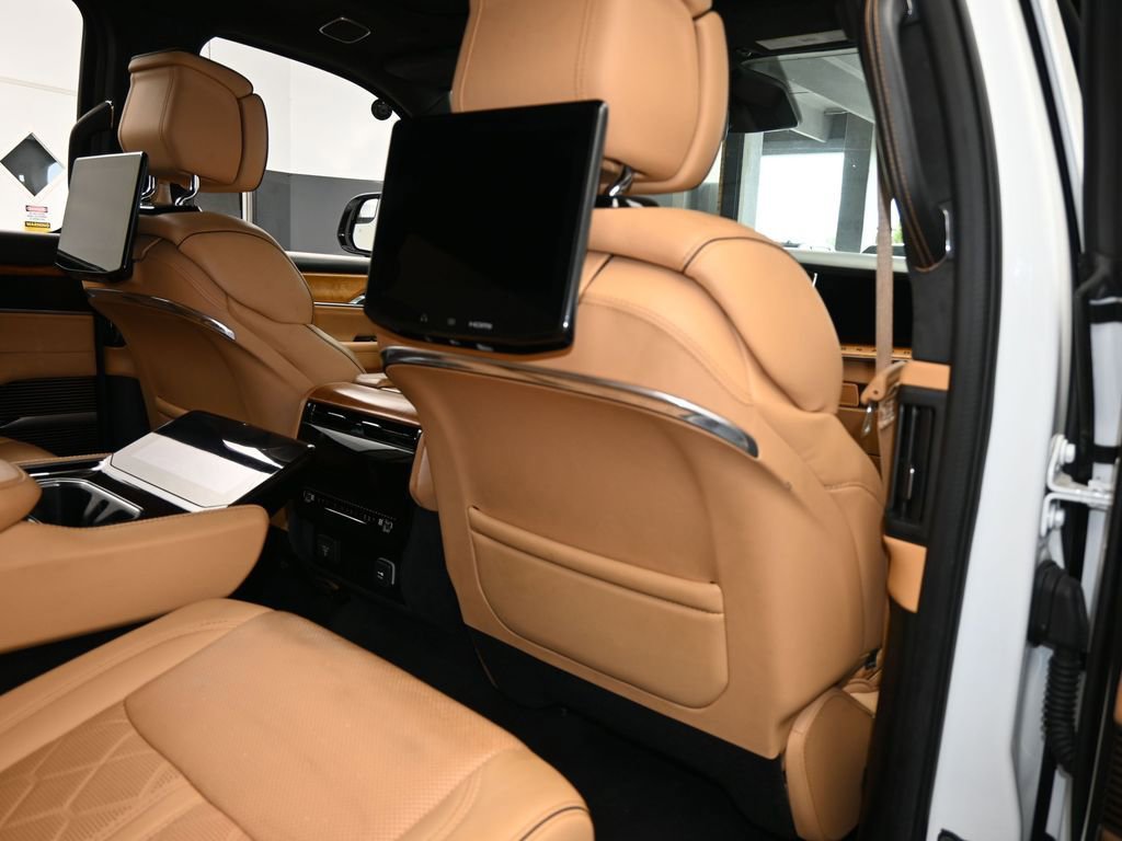 Used 2022 Jeep Grand Wagoneer Series III w/ Rear Seat Video Group 1 image 52