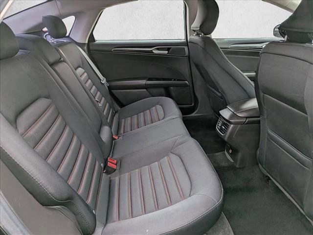 Used 2016 Ford Fusion SE image 19