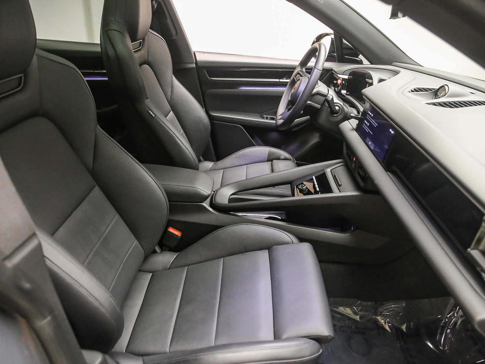 Certified 2025 Porsche Macan 4S Electric AWD/4WD image 20