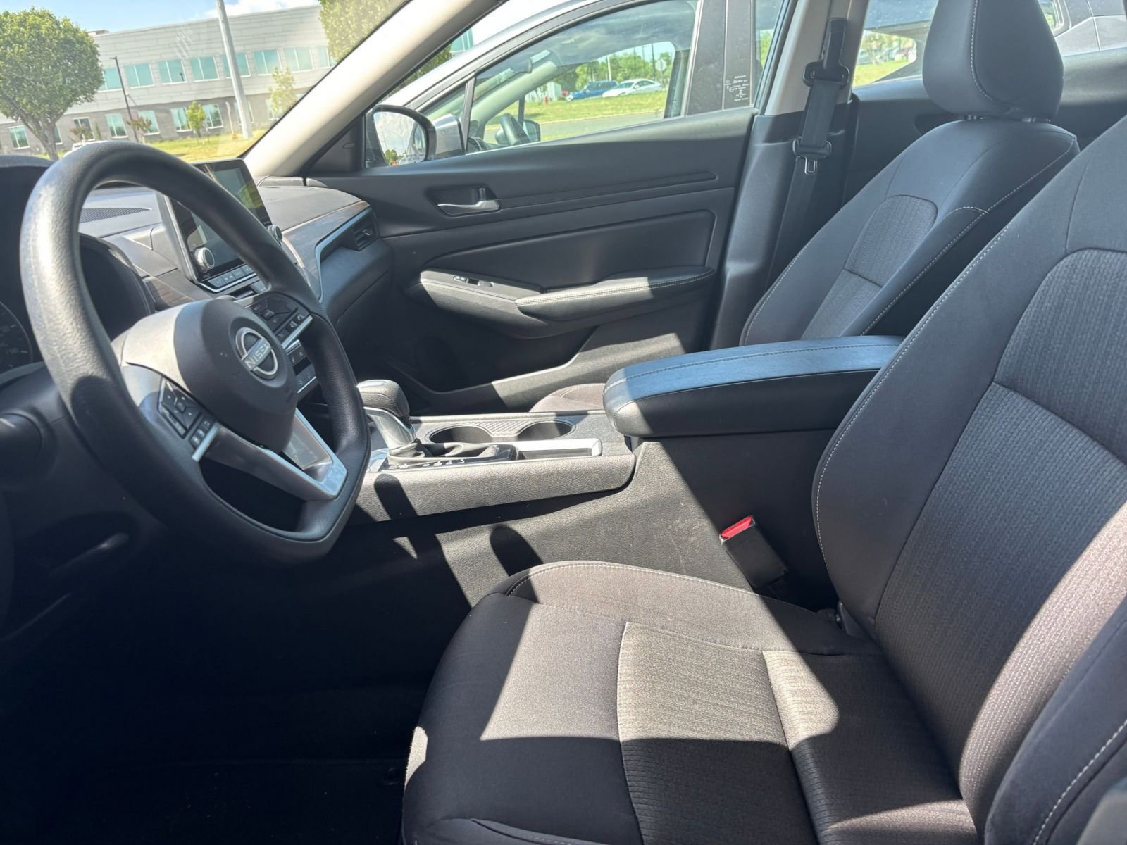 Used 2025 Nissan Altima 2.5 SV FWD image 27