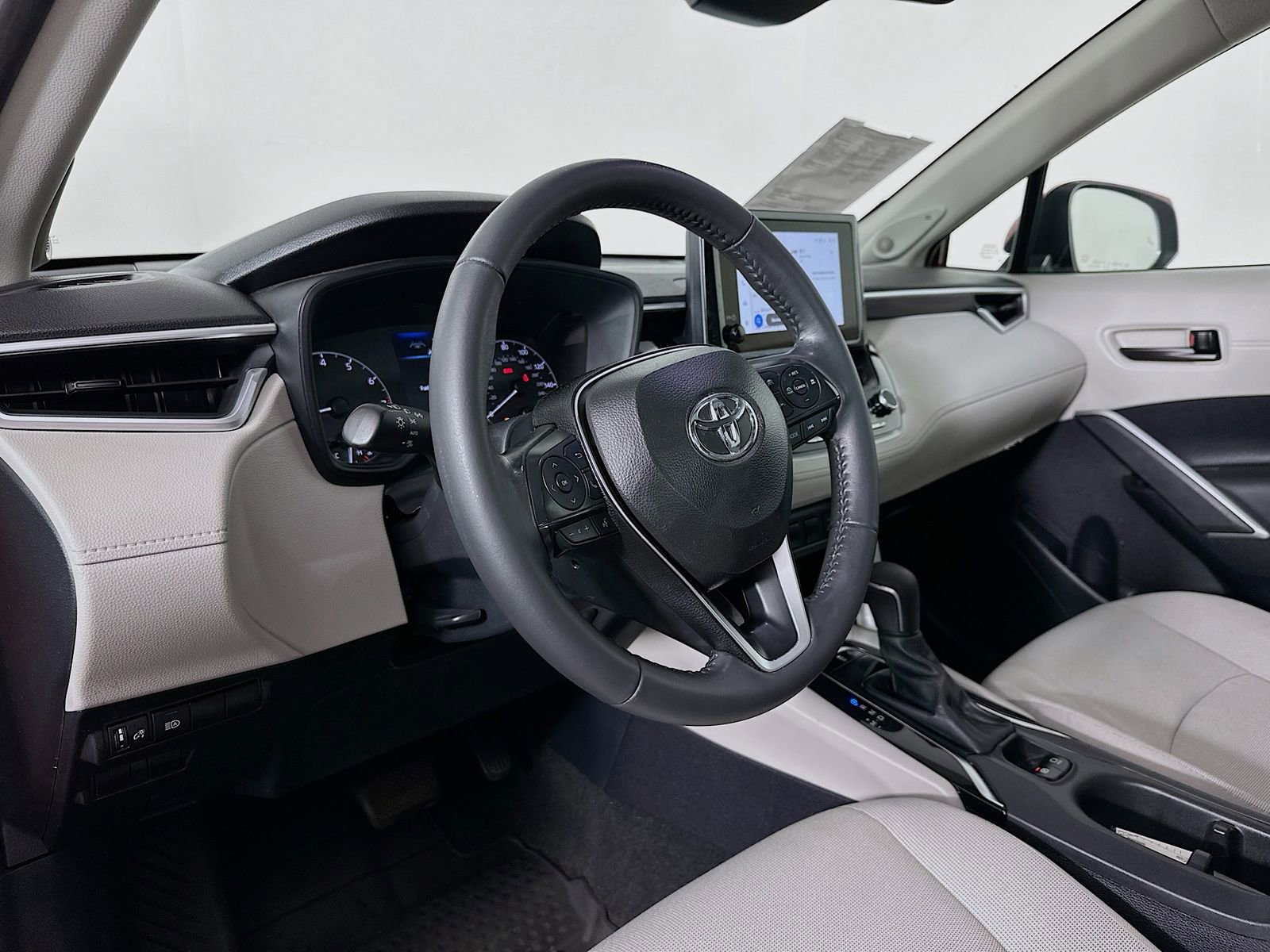 Certified 2024 Toyota Corolla Cross LE w/ Moonroof Package AWD/4WD image 9