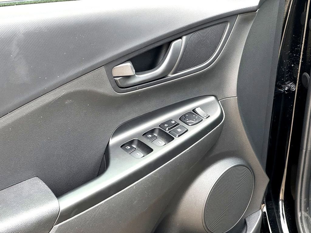 Used 2022 Hyundai Kona SEL w/ Cargo Package image 12