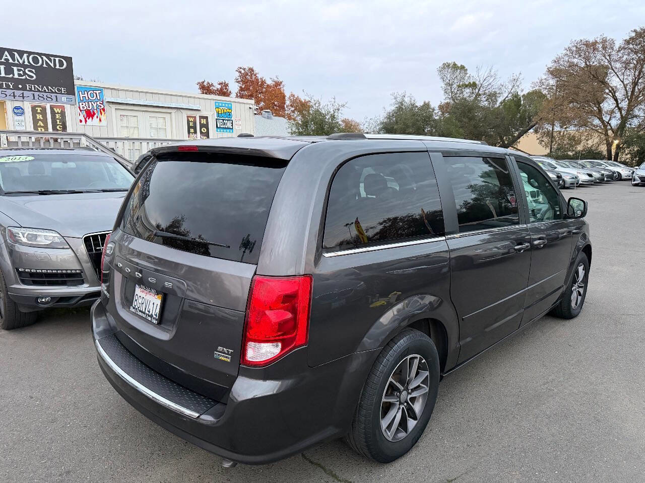 Used 2017 Dodge Grand Caravan SXT image 6