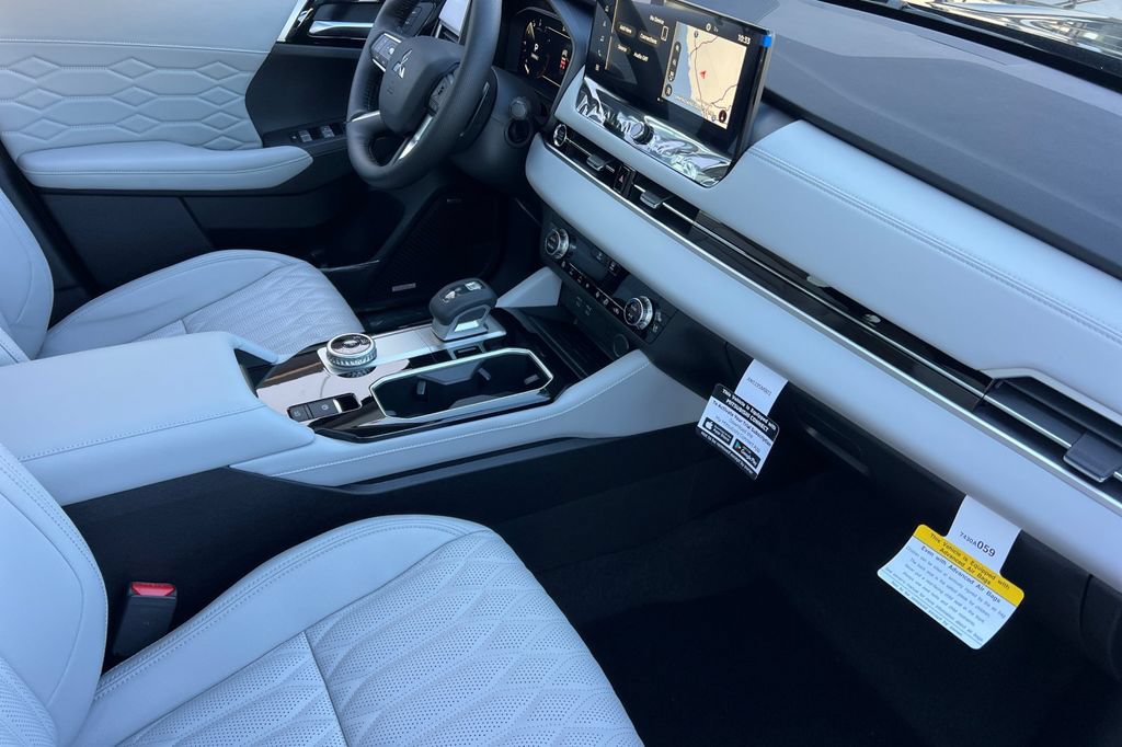 New 2026 Mitsubishi Outlander SEL FWD image 17