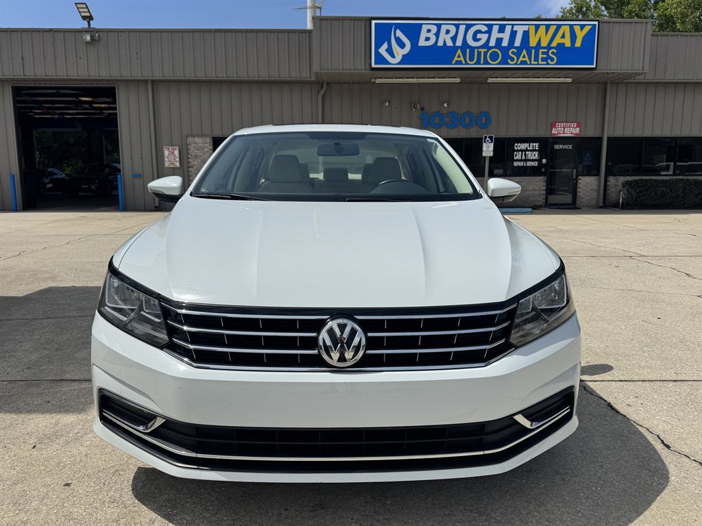 Used 2019 Volkswagen Passat 2.0T Wolfsburg w/ Wheels & Sunroof Package FWD image 3