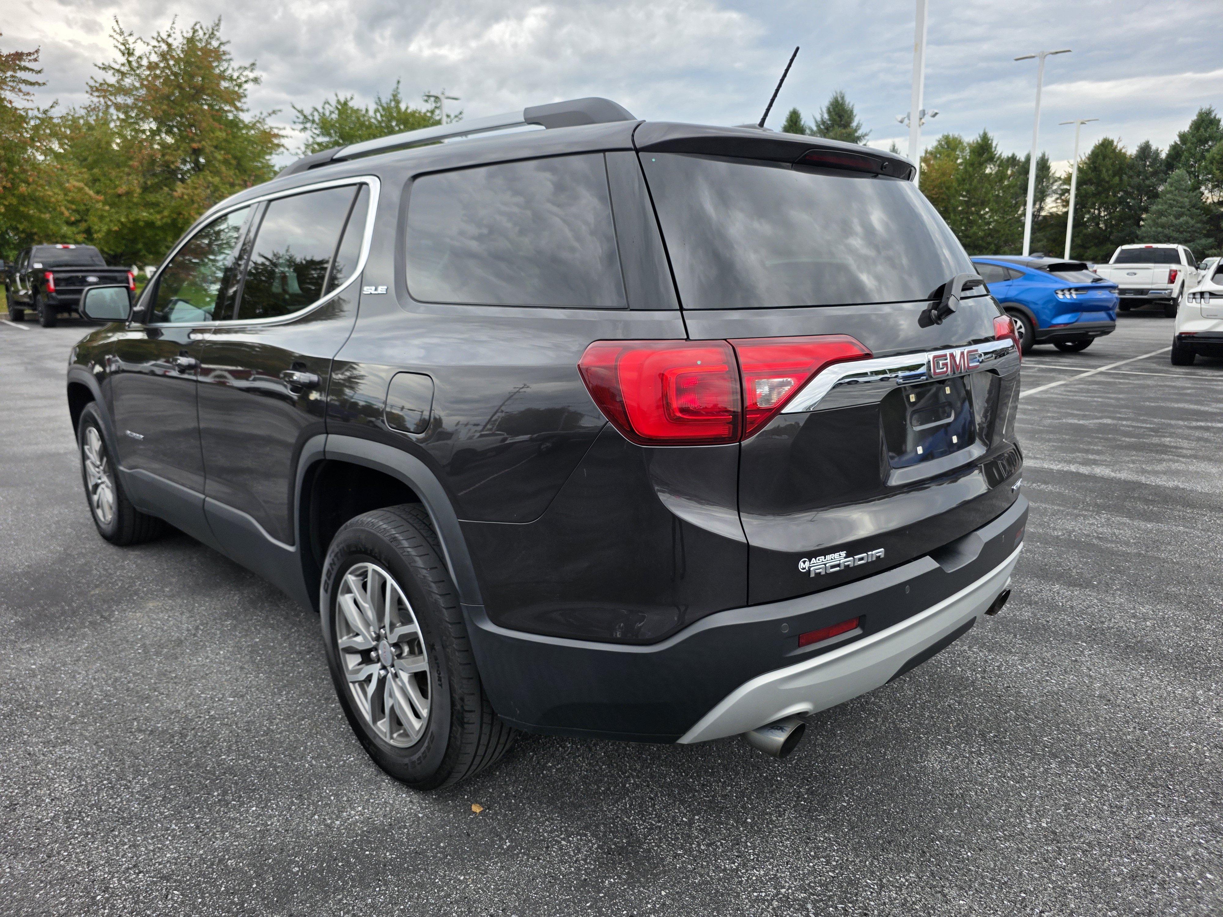 Used 2019 GMC Acadia SLE w/ Driver Alert Package I AWD/4WD image 3