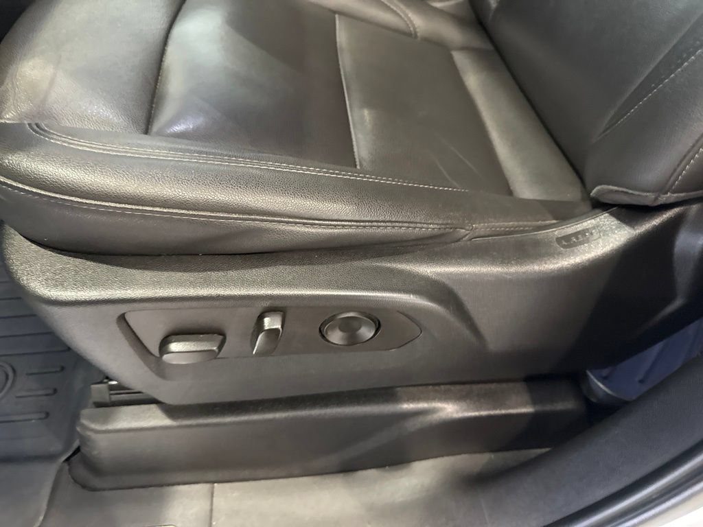 Used 2022 Chevrolet Suburban LT w/ Luxury Package AWD/4WD image 26