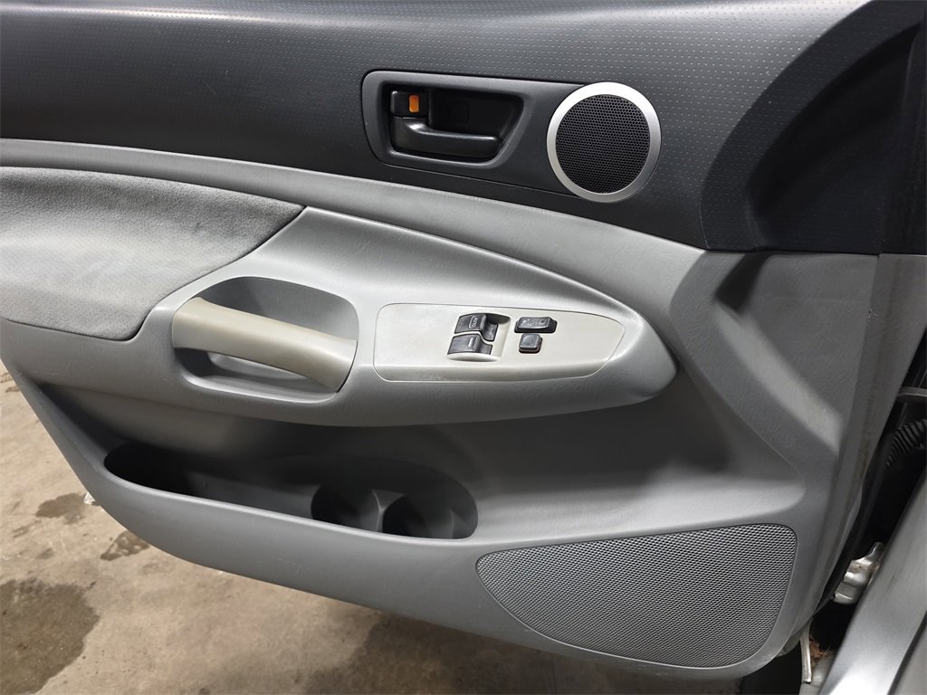 Used 2005 Toyota Tacoma 4x4 Access Cab image 24