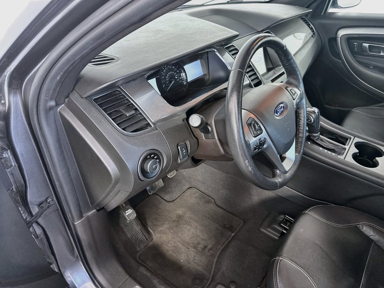 Used 2019 Ford Taurus SEL w/ Equipment Group 201A FWD image 9