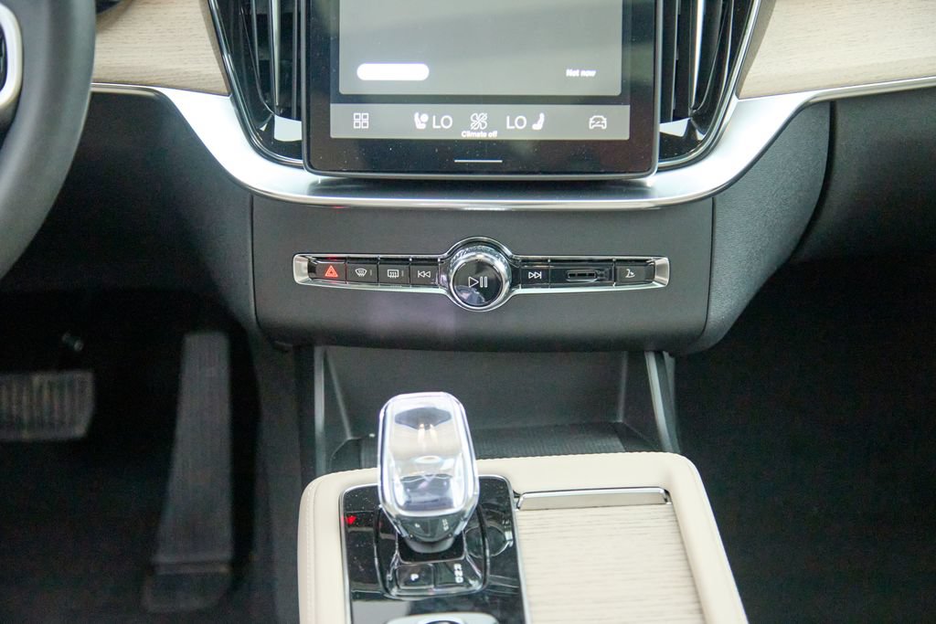 New 2026 Volvo XC90 T8 Plus w/ Protection Package Premier AWD/4WD image 29