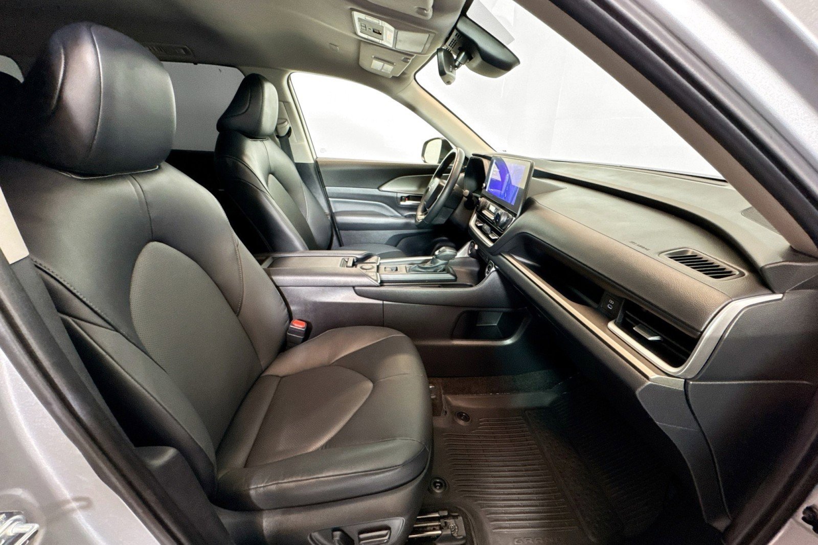 Used 2024 Toyota Grand Highlander AWD Hybrid image 27