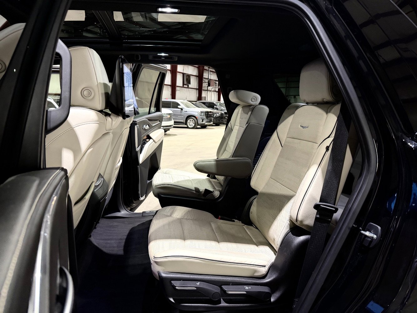 Used 2021 Cadillac Escalade Sport w/ Driver Assist Tech Package AWD/4WD image 18