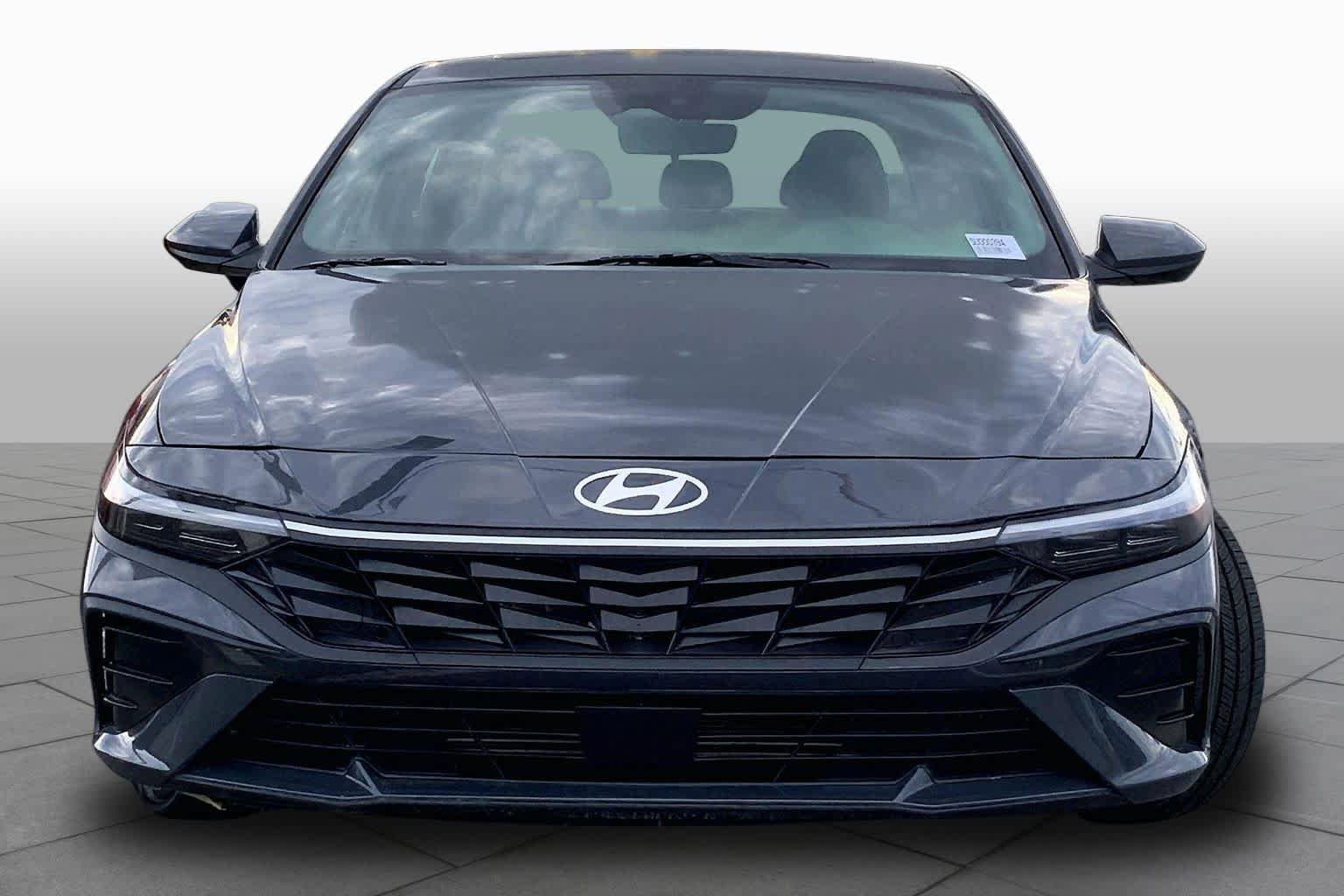 Used 2025 Hyundai Elantra SEL FWD image 4