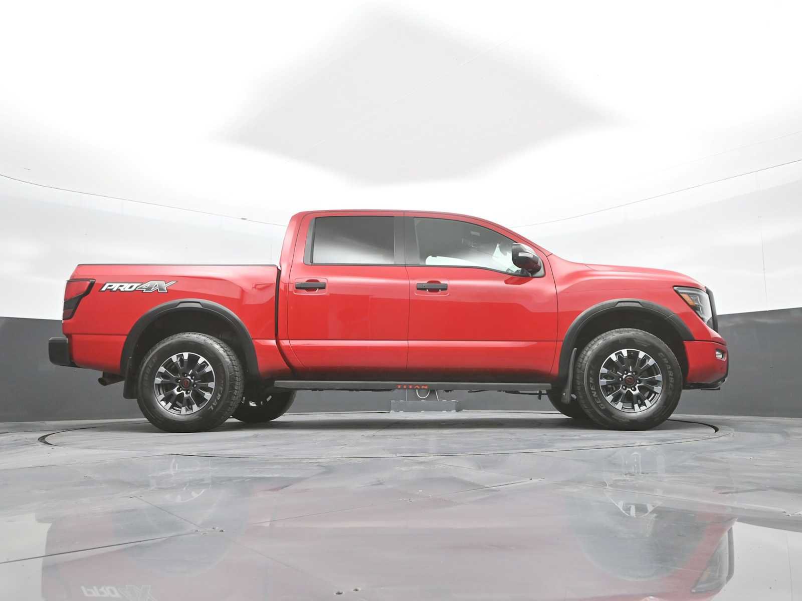 Used 2024 Nissan Titan PRO-4X w/ Pro-4x Convenience Package AWD/4WD image 29