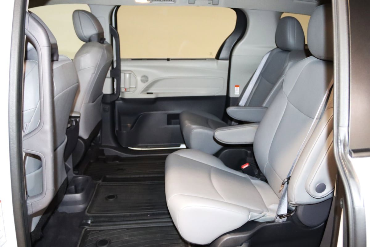 Used 2023 Toyota Sienna XLE FWD image 50