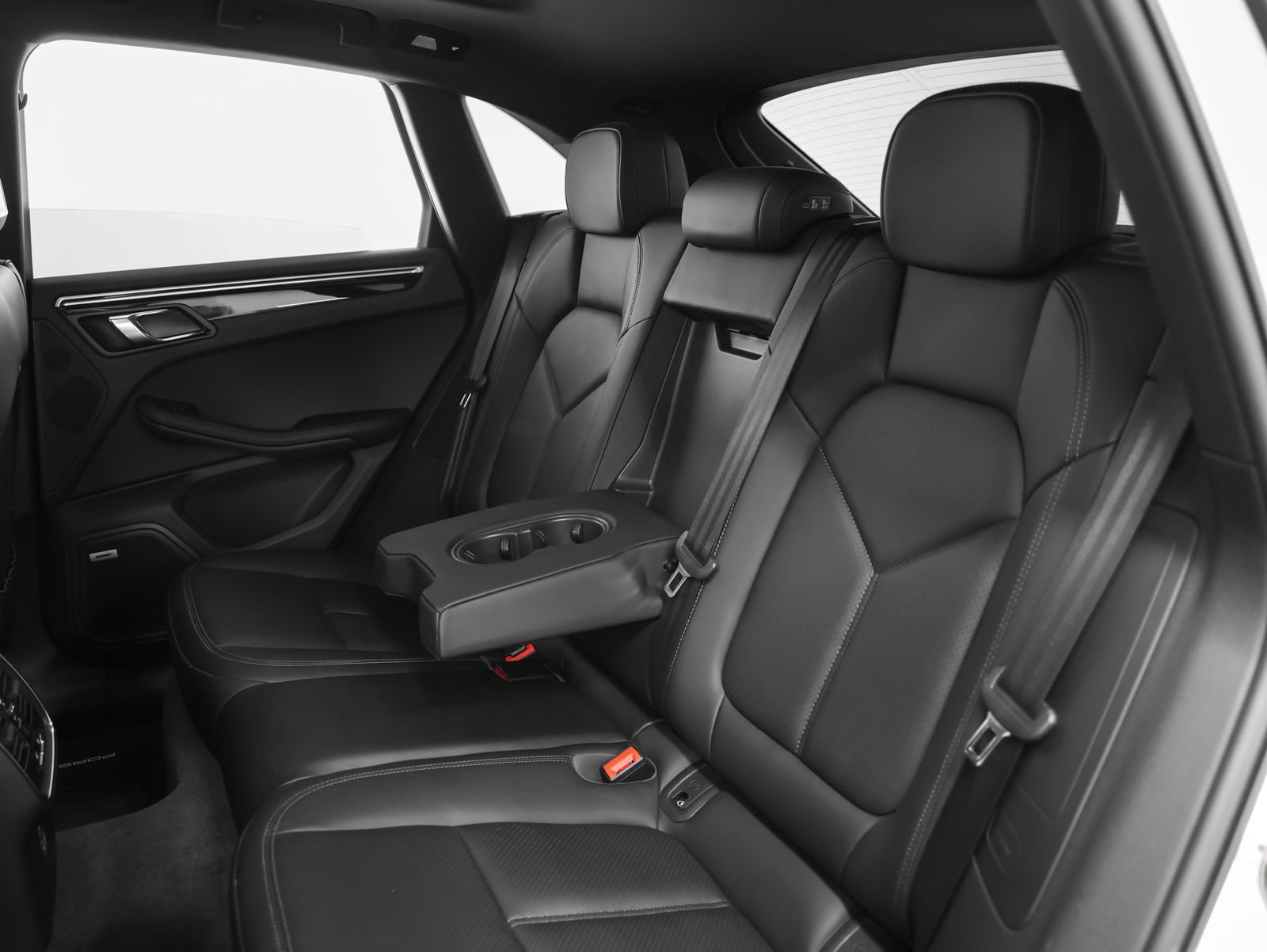 Used 2023 Porsche Macan image 38