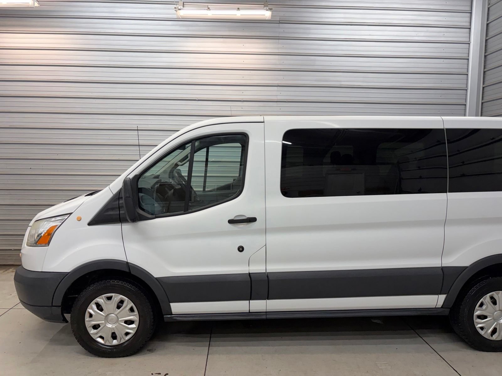 Used 2015 Ford Transit 150 XLT RWD image 3