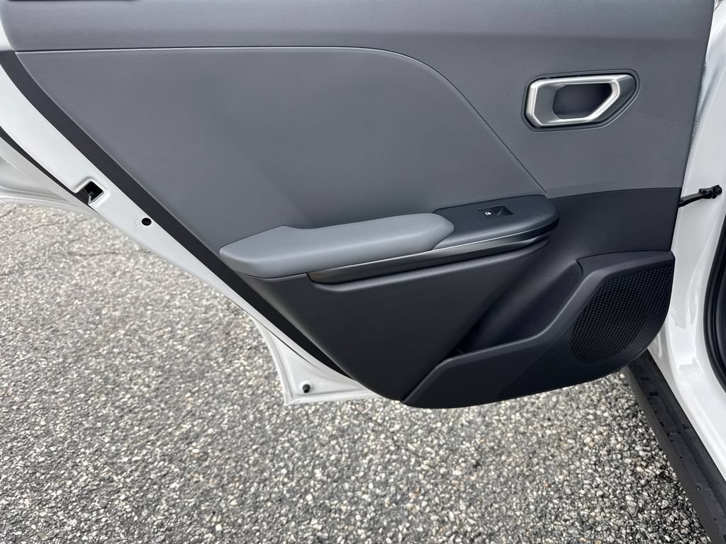 New 2025 Kia K4 FWD image 21