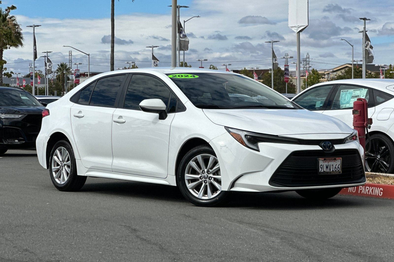 Used 2024 Toyota Corolla LE w/ LE Convenience Package FWD image 2