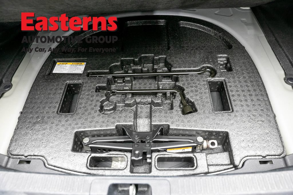Used 2021 Toyota Camry SE w/ Carpet Mat Package (TMS) FWD image 21