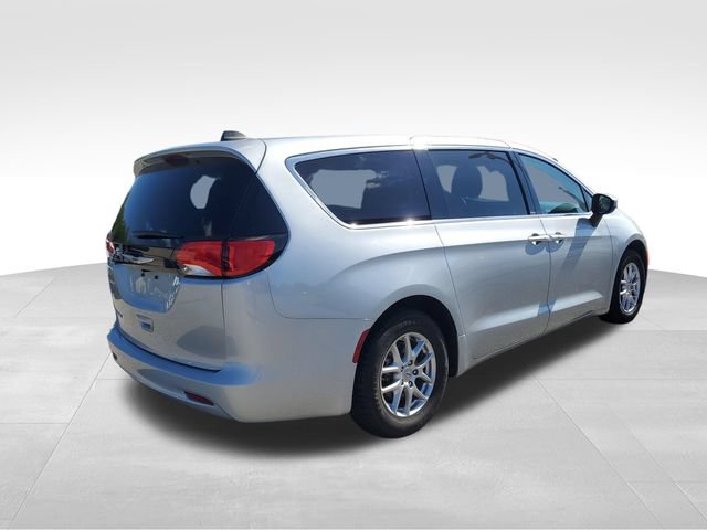 Used 2023 Chrysler Voyager LX FWD image 4