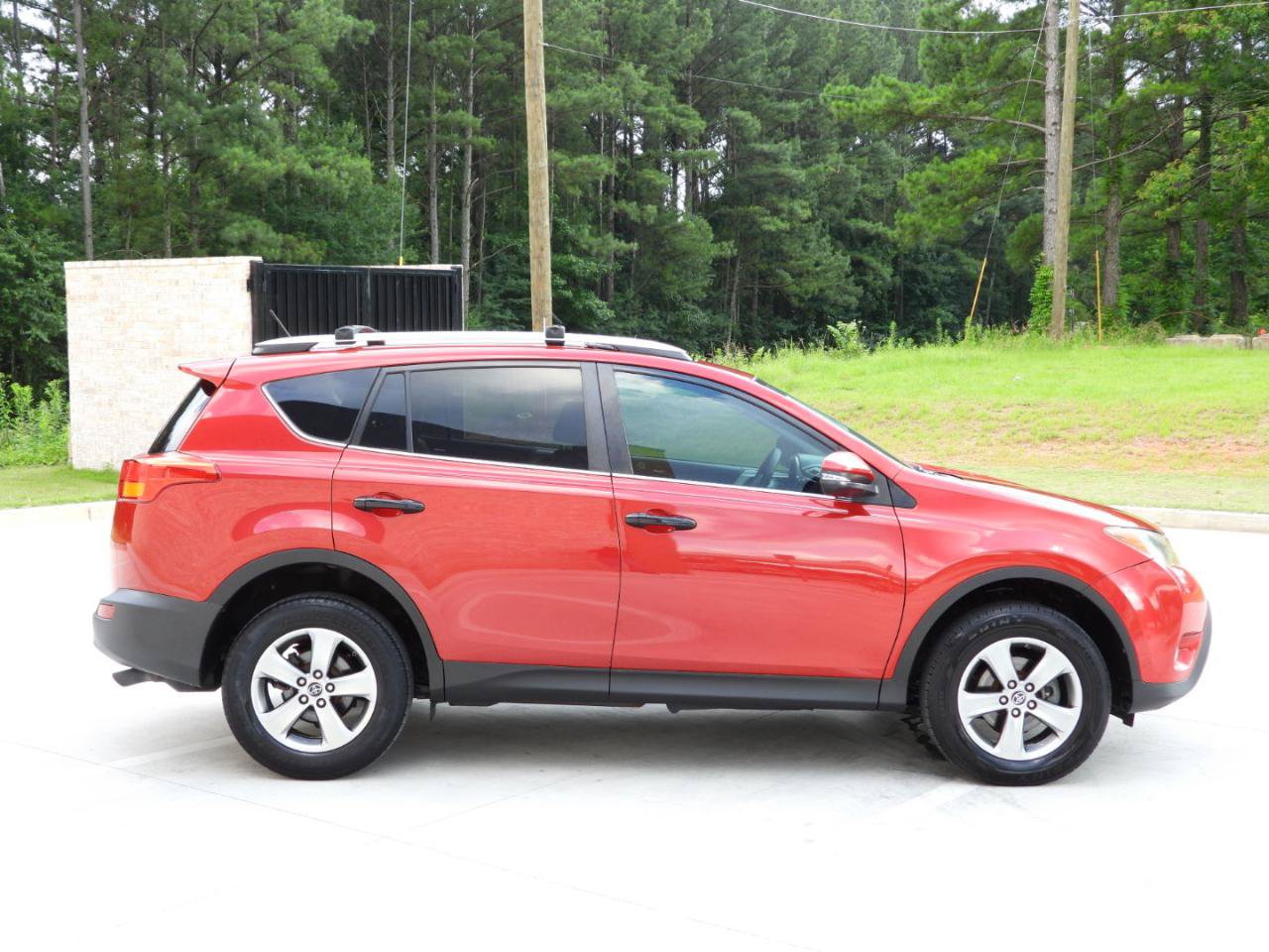 Used 2015 Toyota RAV4 XLE FWD image 24