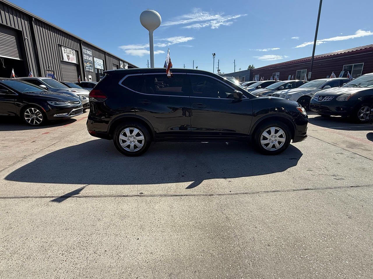 Used 2017 Nissan Rogue S image 4
