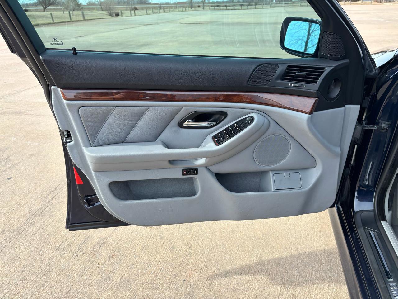 Used 2001 BMW 540i Sedan image 13