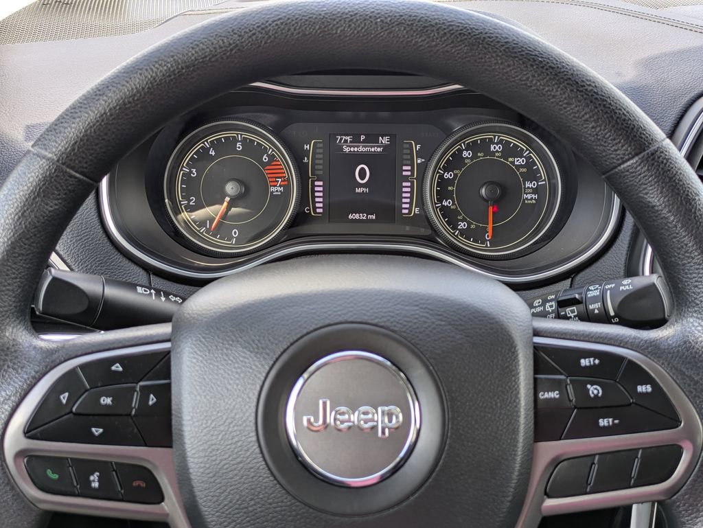 Used 2021 Jeep Cherokee Latitude w/ Mopar Interior Package image 28
