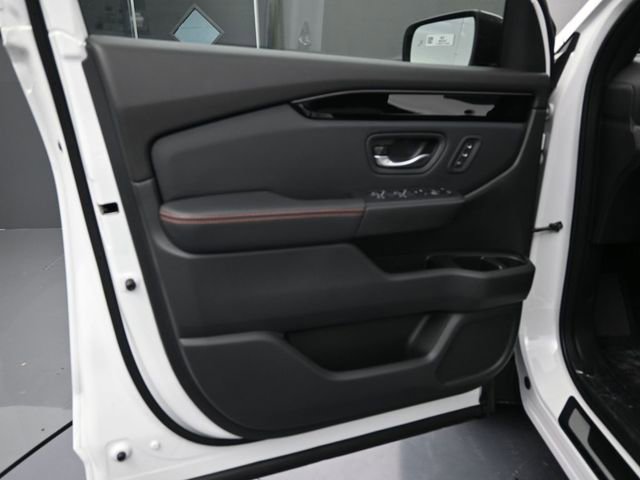 New 2025 Honda Pilot TrailSport image 6