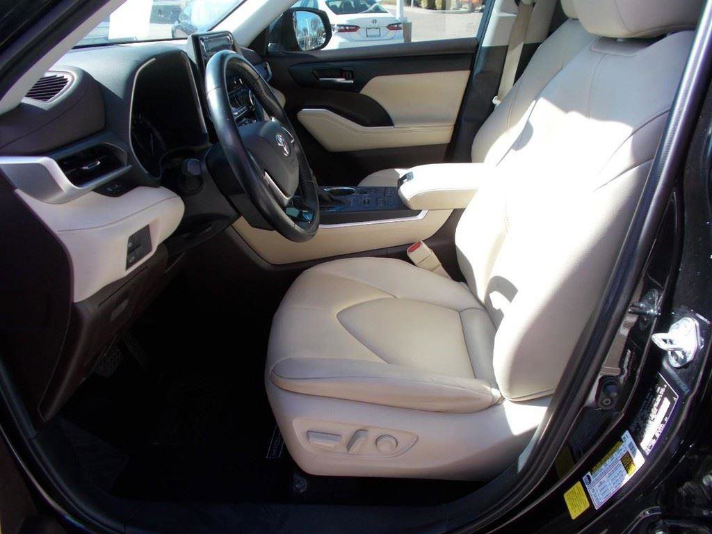 Used 2021 Toyota Highlander XLE image 19