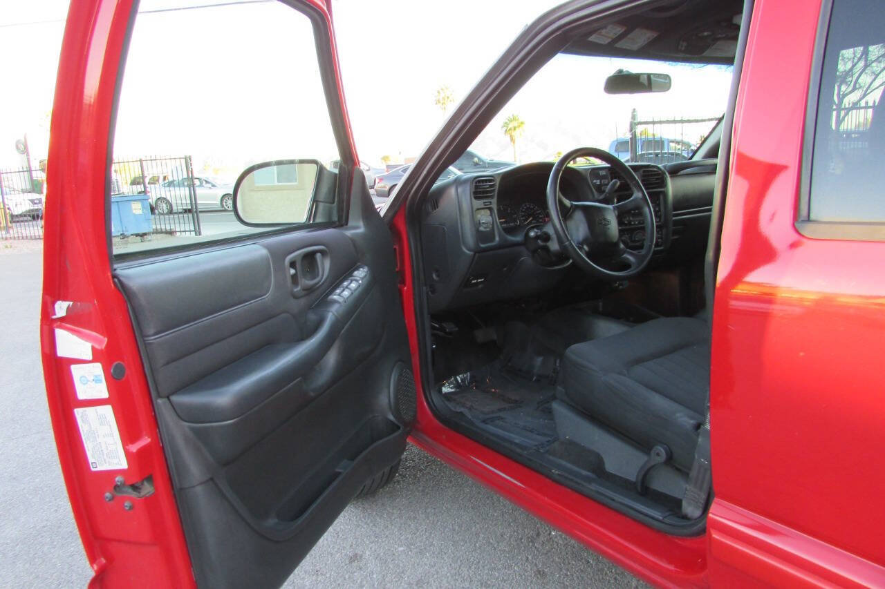 Used 2003 Chevrolet Blazer LS w/ Preferred Equipment Group AWD/4WD image 18