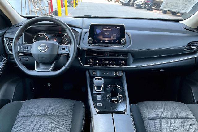 Certified 2025 Nissan Rogue SV image 14