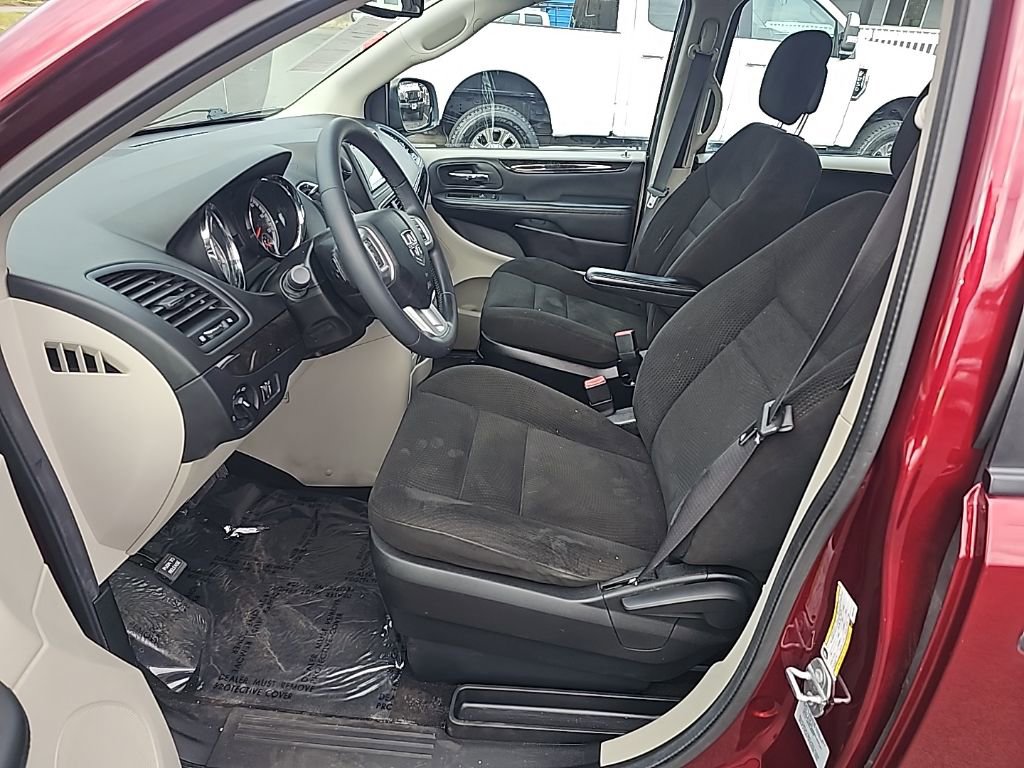 Used 2016 Dodge Grand Caravan American Value Package w/ UConnect Hands-Free Group FWD image 12