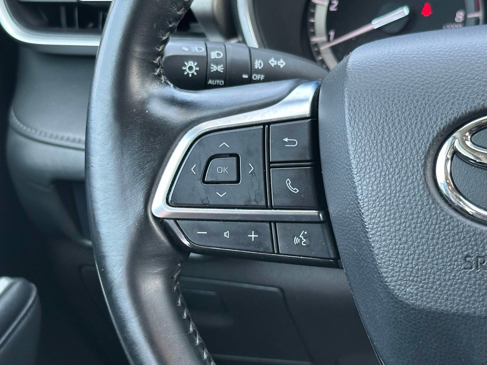 Used 2021 Toyota Highlander XLE AWD/4WD image 24