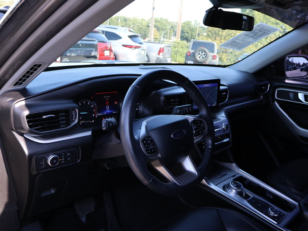 Used 2021 Ford Explorer XLT w/ Equipment Group 202A AWD/4WD image 18