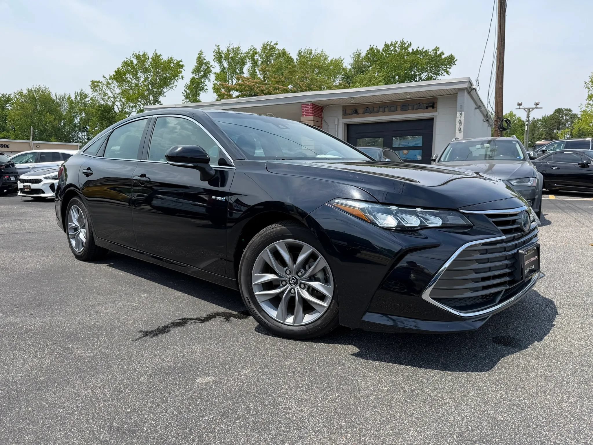 Used 2019 Toyota Avalon XLE FWD image 1